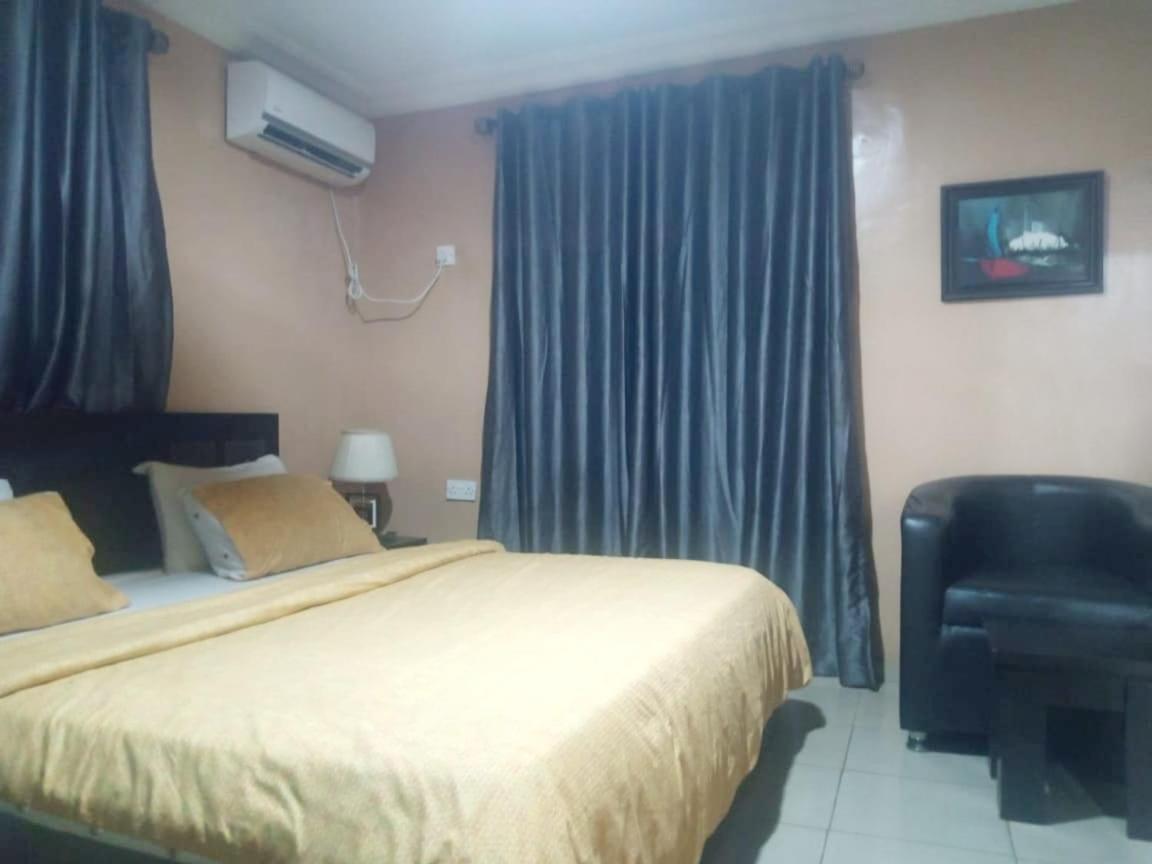 לגוס Staycation Suites And Apartment מראה חיצוני תמונה