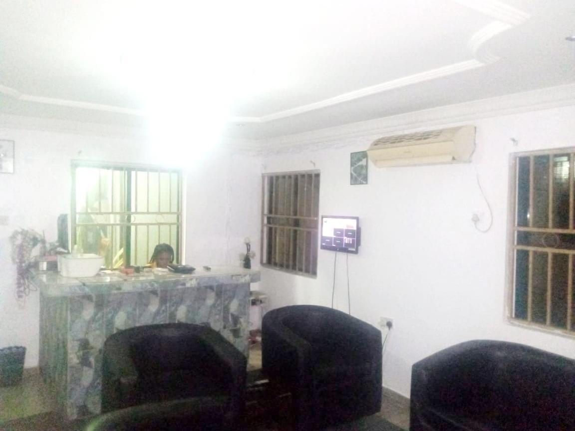 לגוס Staycation Suites And Apartment מראה חיצוני תמונה