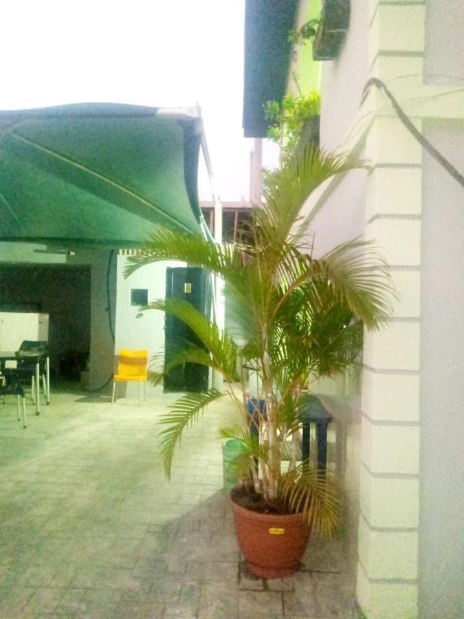 לגוס Staycation Suites And Apartment מראה חיצוני תמונה