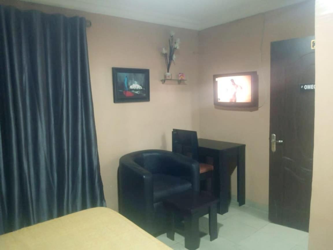 לגוס Staycation Suites And Apartment מראה חיצוני תמונה