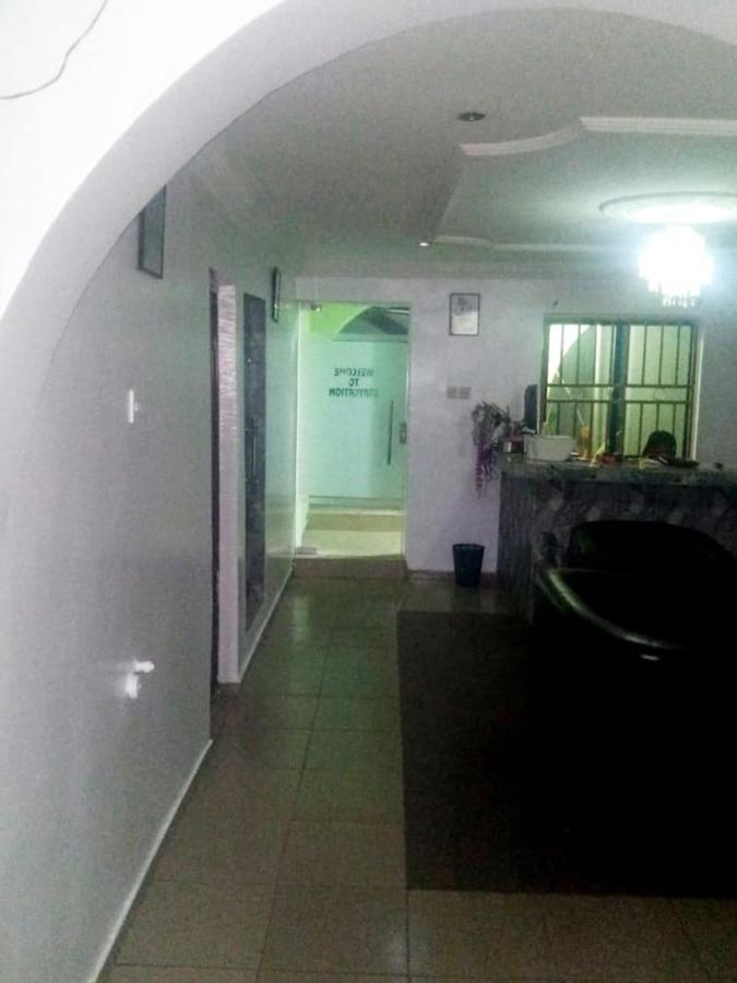 לגוס Staycation Suites And Apartment מראה חיצוני תמונה