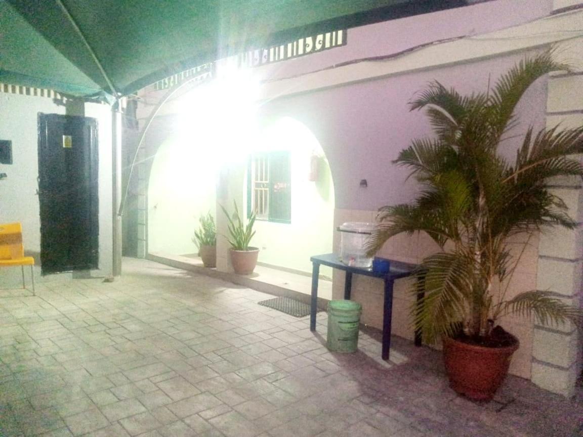 לגוס Staycation Suites And Apartment מראה חיצוני תמונה