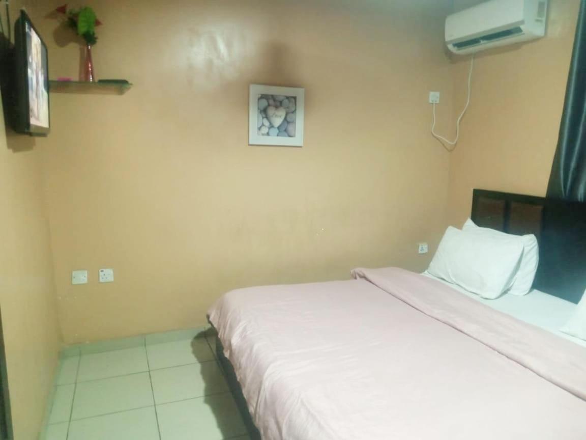 לגוס Staycation Suites And Apartment מראה חיצוני תמונה