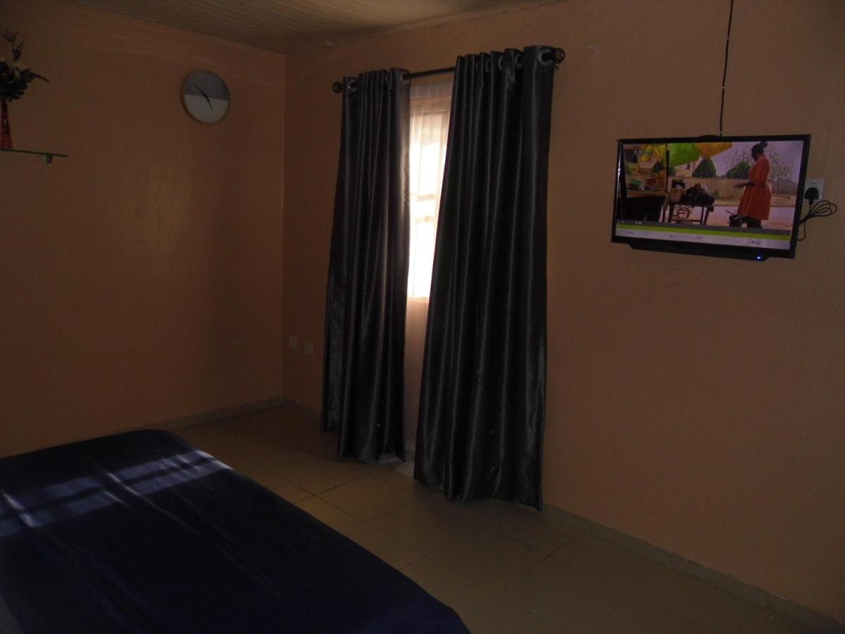 לגוס Staycation Suites And Apartment מראה חיצוני תמונה