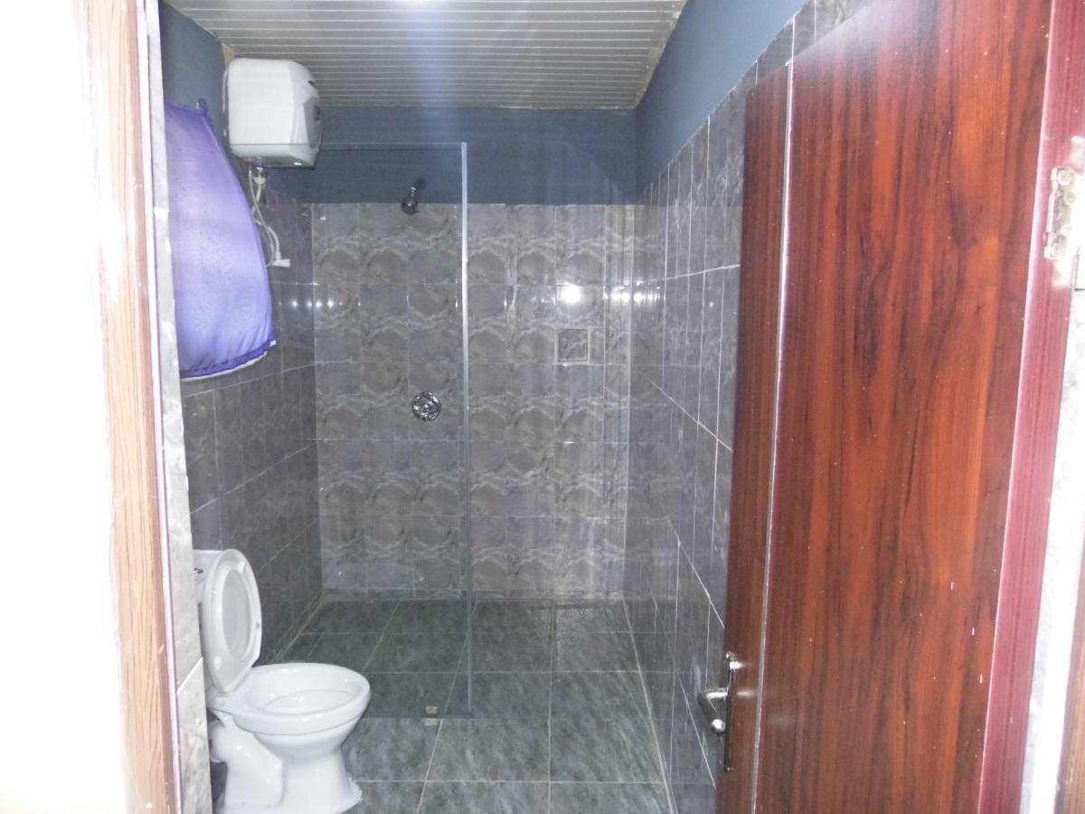 לגוס Staycation Suites And Apartment מראה חיצוני תמונה