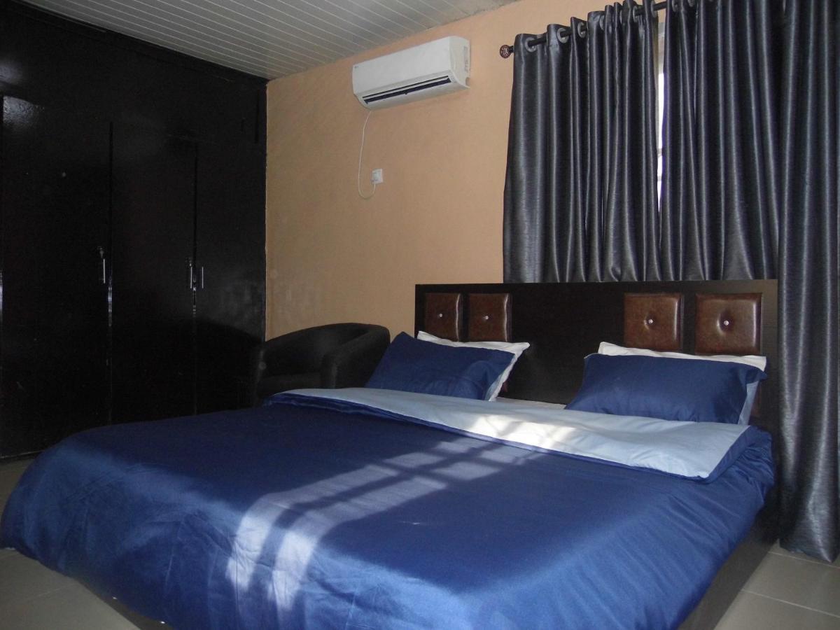 לגוס Staycation Suites And Apartment מראה חיצוני תמונה