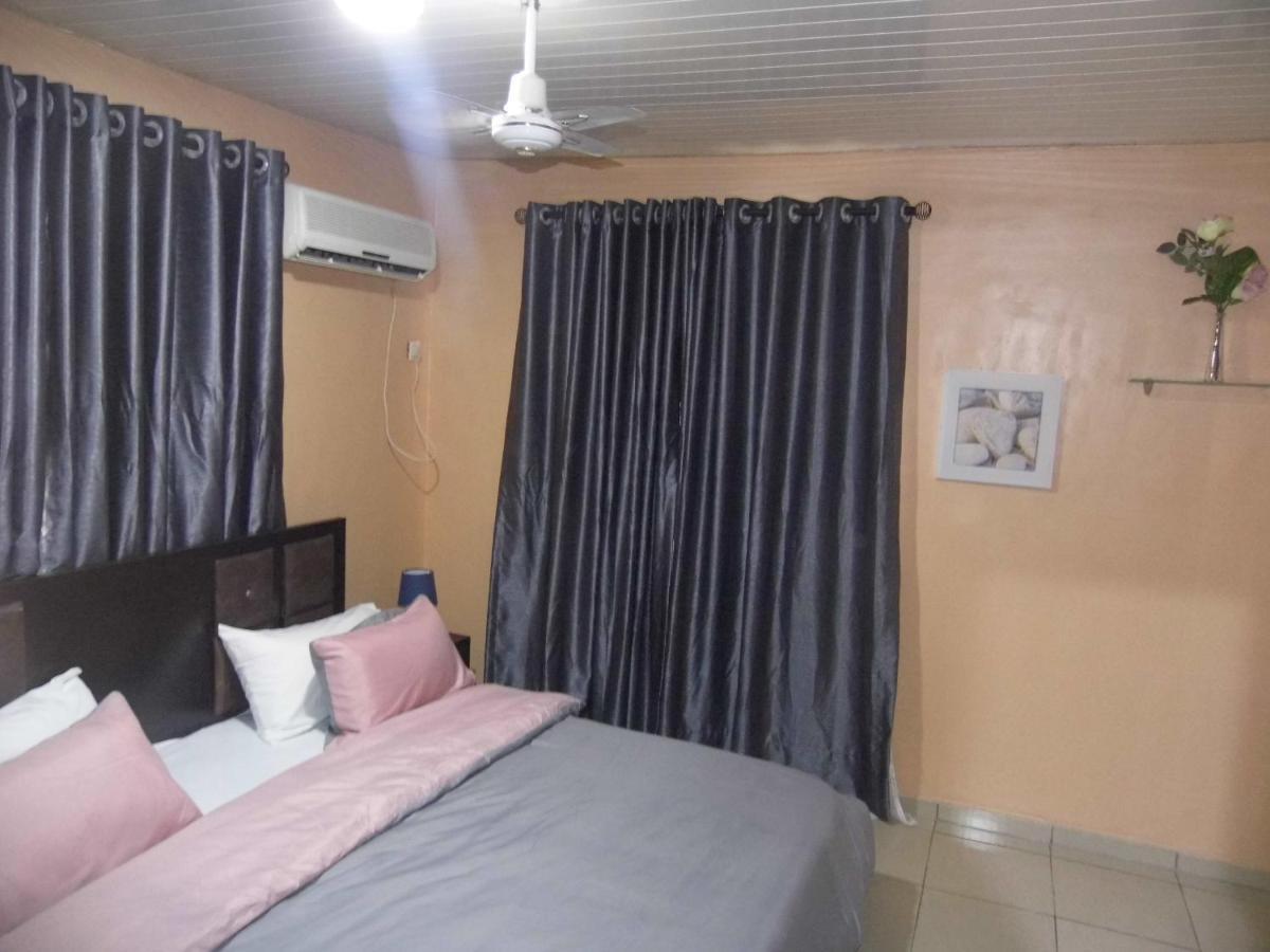 לגוס Staycation Suites And Apartment מראה חיצוני תמונה