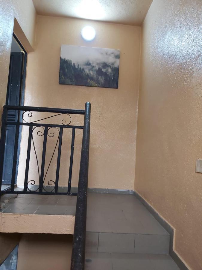 לגוס Staycation Suites And Apartment מראה חיצוני תמונה