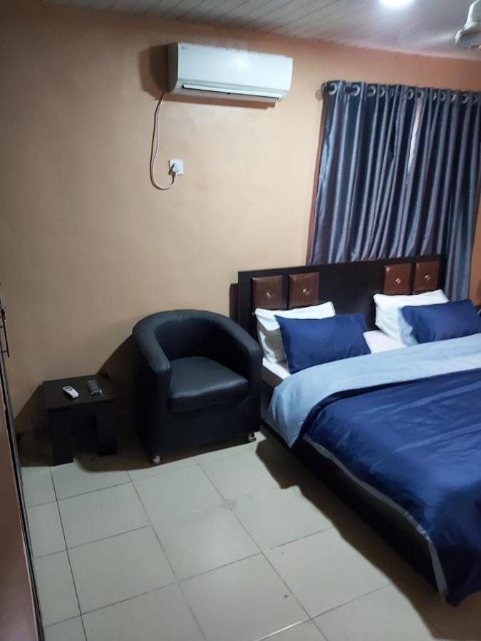 לגוס Staycation Suites And Apartment מראה חיצוני תמונה