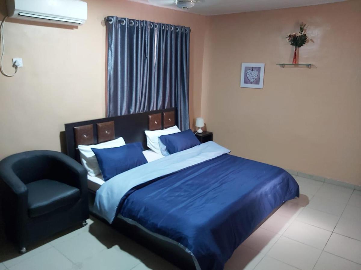 לגוס Staycation Suites And Apartment מראה חיצוני תמונה