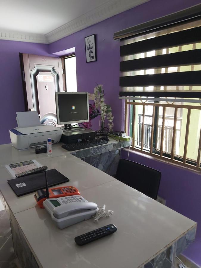 לגוס Staycation Suites And Apartment מראה חיצוני תמונה