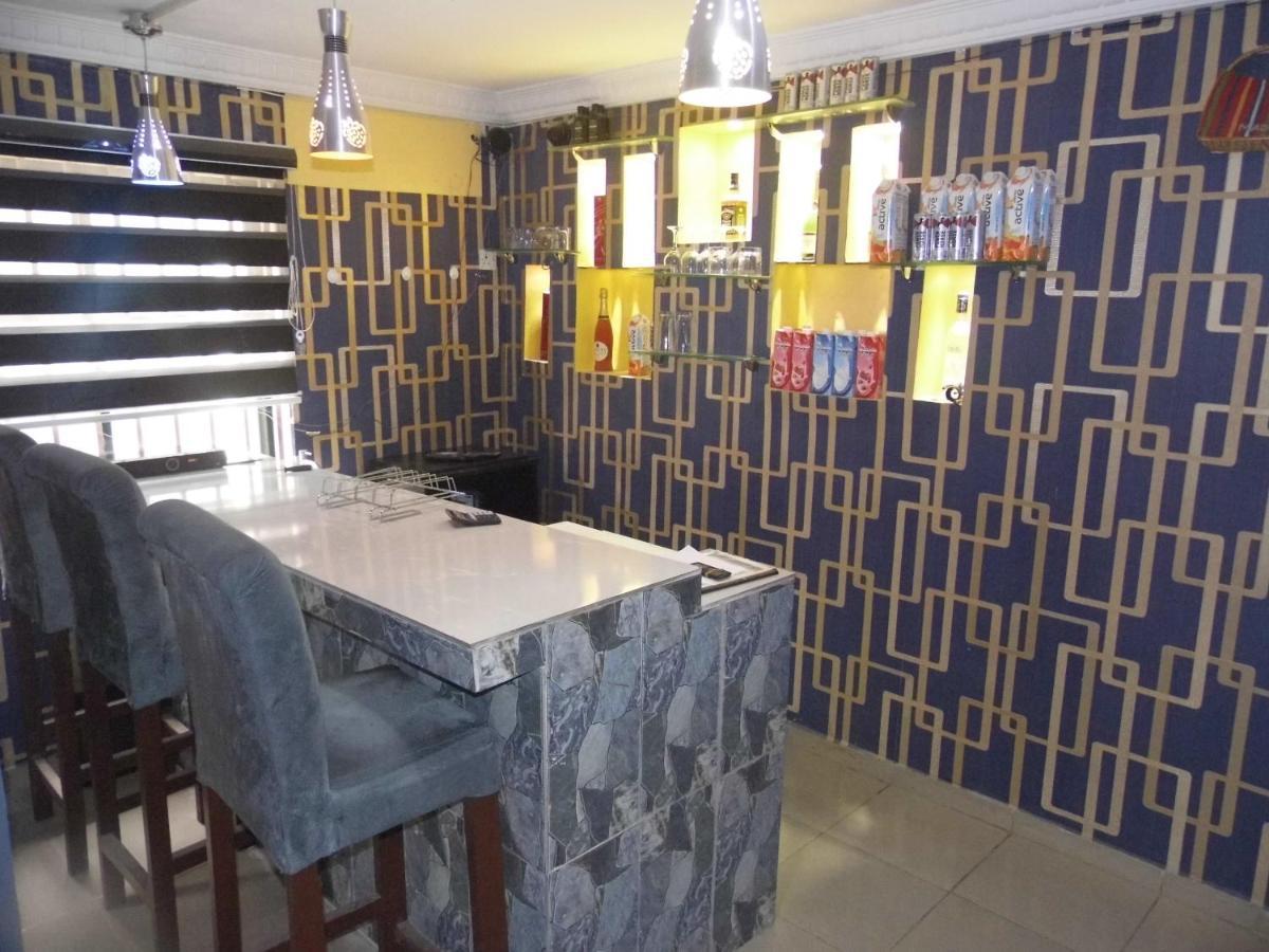 לגוס Staycation Suites And Apartment מראה חיצוני תמונה