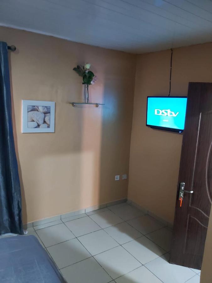 לגוס Staycation Suites And Apartment מראה חיצוני תמונה