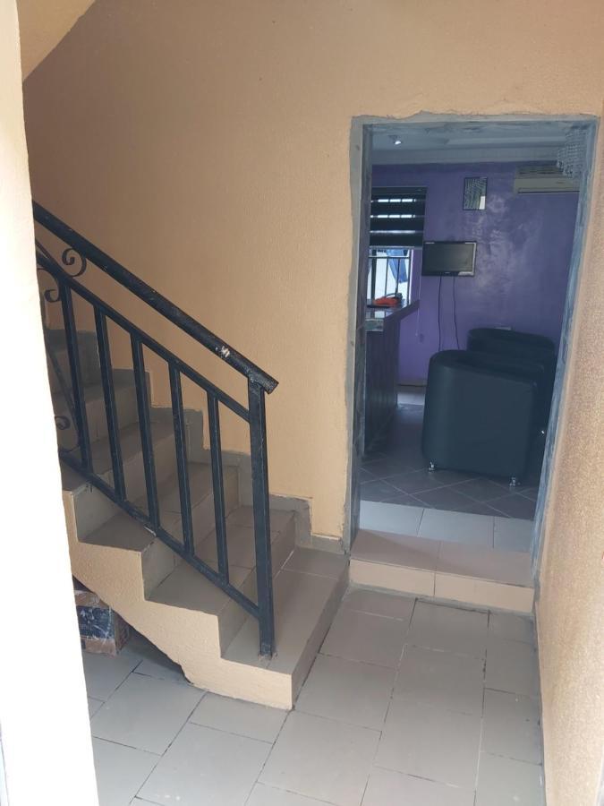 לגוס Staycation Suites And Apartment מראה חיצוני תמונה