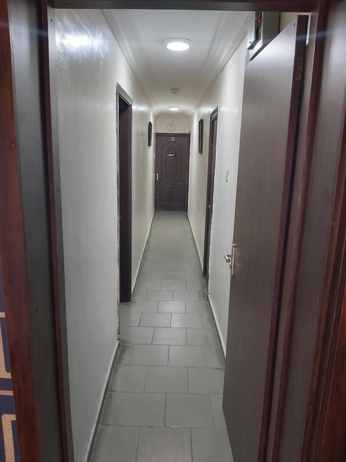 לגוס Staycation Suites And Apartment מראה חיצוני תמונה