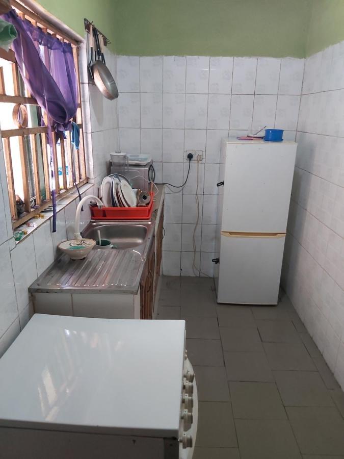 לגוס Staycation Suites And Apartment מראה חיצוני תמונה