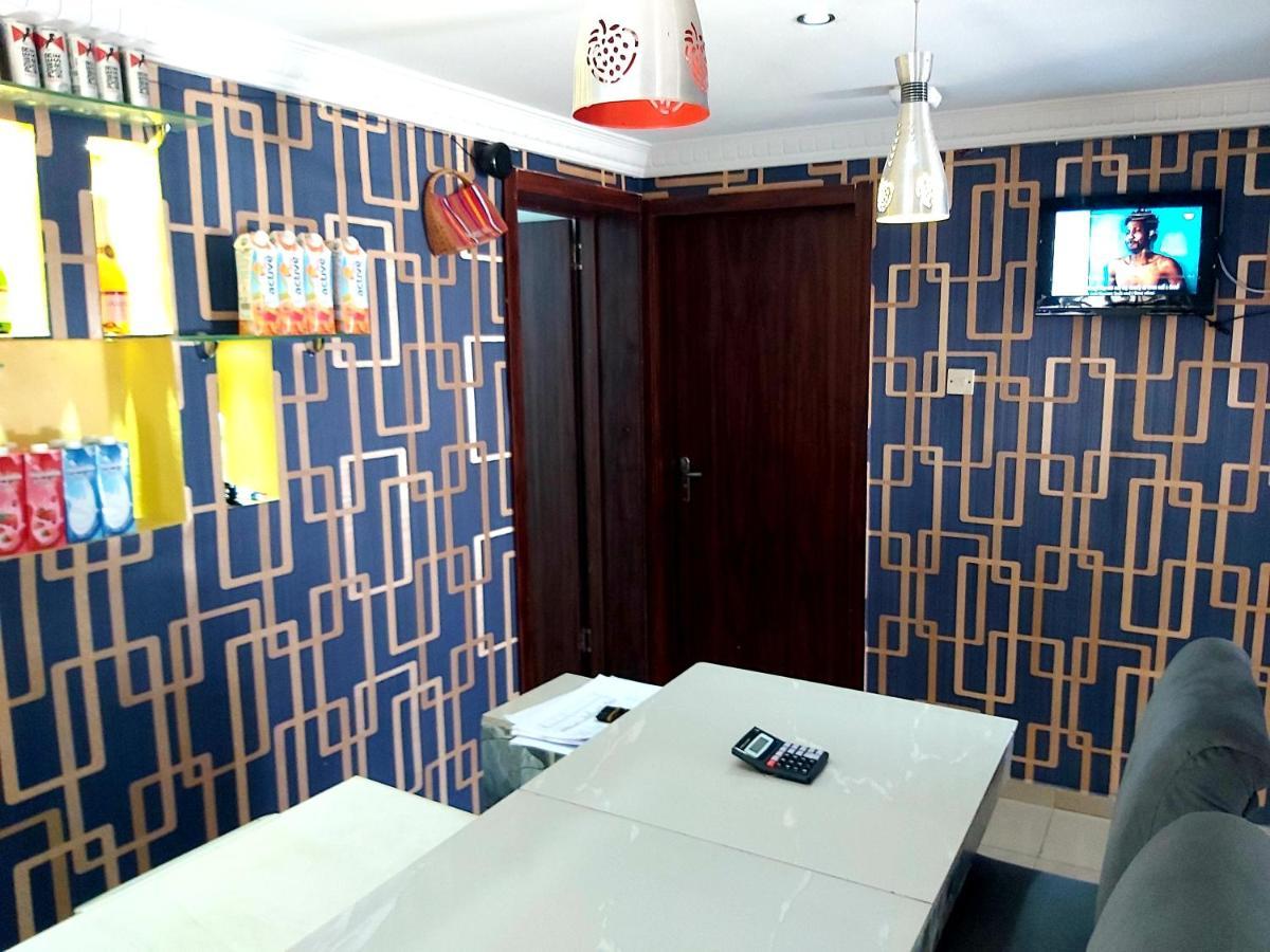 לגוס Staycation Suites And Apartment מראה חיצוני תמונה