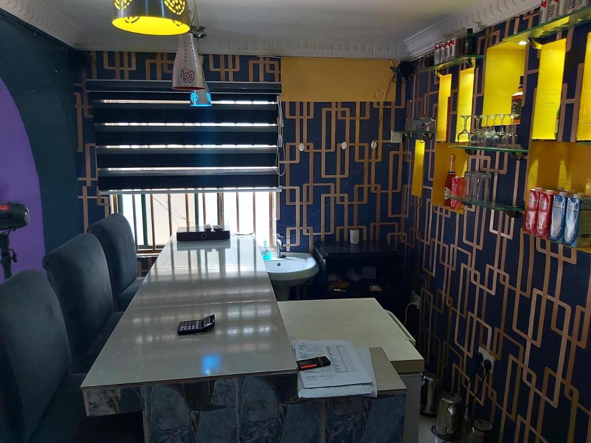 לגוס Staycation Suites And Apartment מראה חיצוני תמונה